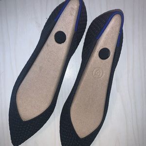 Black Pointy toed Rothy’s